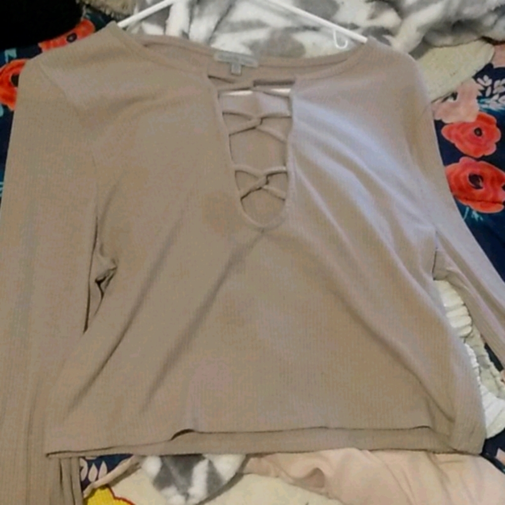 Simple beige crop top - Picture 2 of 2